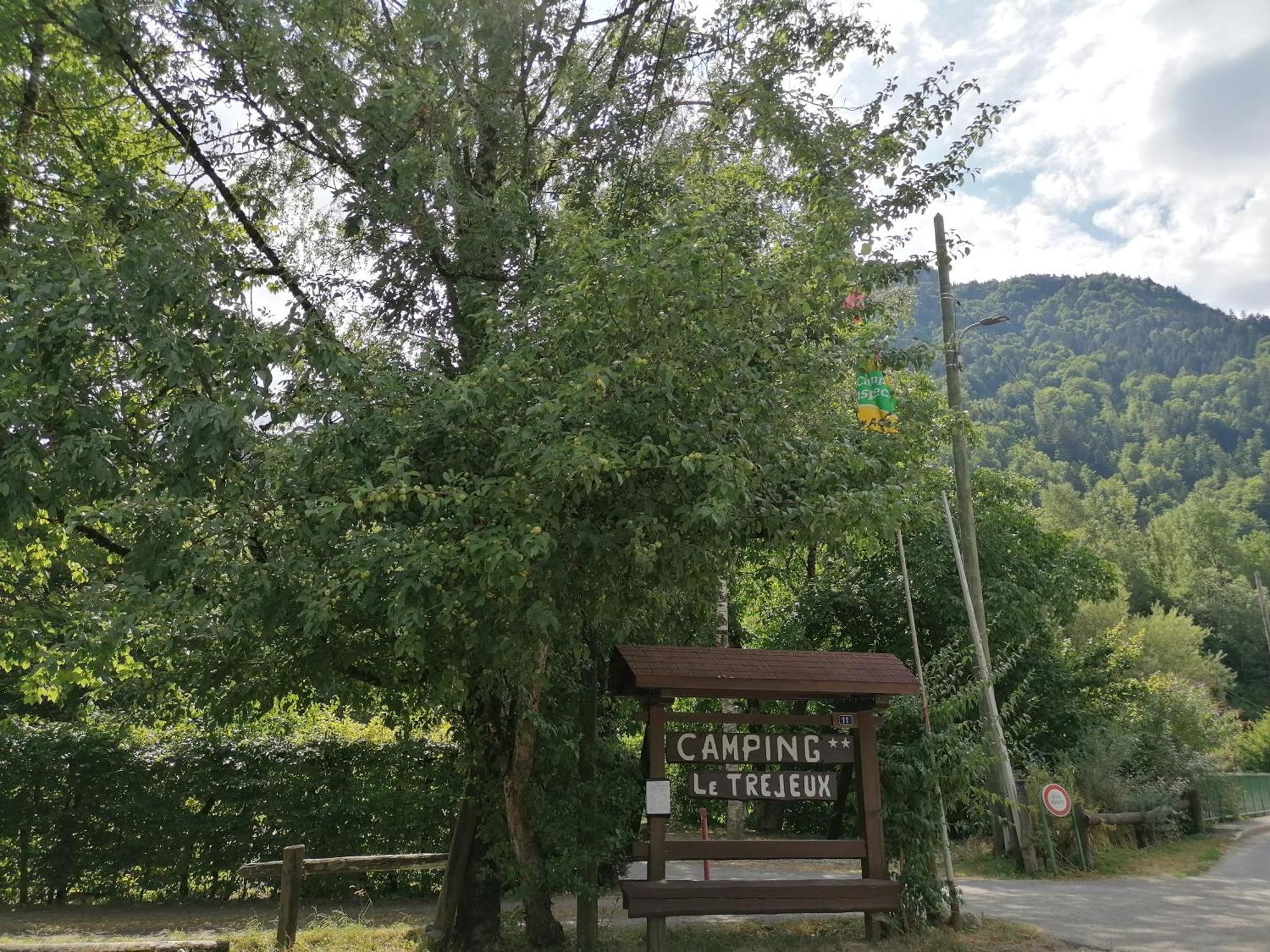 Camping Le Trejeux - Petit Chalet Thônes Eksteriør billede